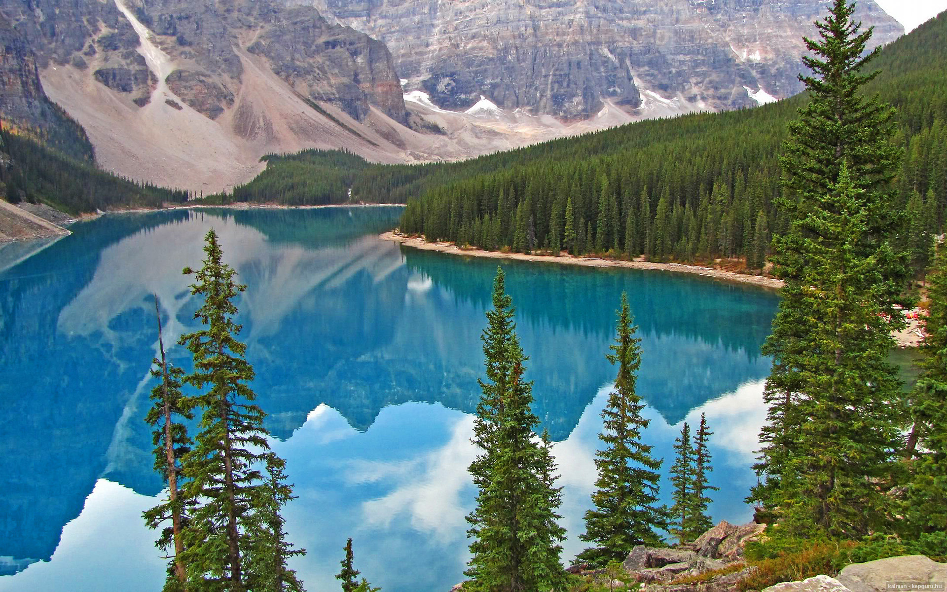 爱游戏体育娱乐-“高新区全民健身馆短柄墙球：快速抉择和精准攻击决定比赛走向”